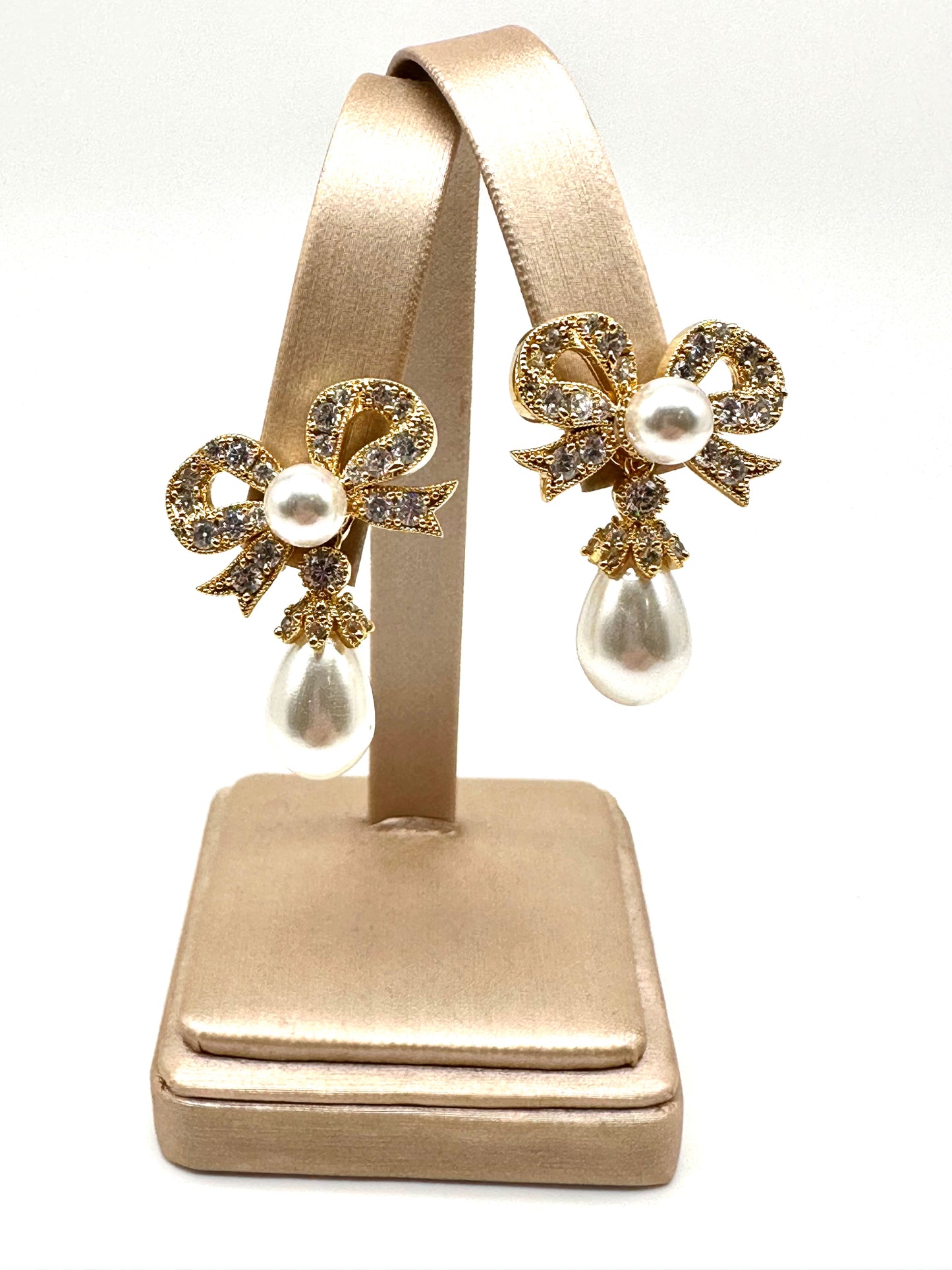 Bow earring