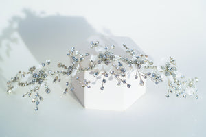 
            
                Load image into Gallery viewer, pisces bridal headpiece by christie lauren
            
        
